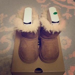 Youth Bailey Button Uggs